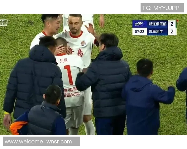 海港外援庆祝中超三连冠激情舞动更衣室尽显喜悦气氛 海港外援庆祝中超三连冠激情舞动更衣室尽显喜悦气氛