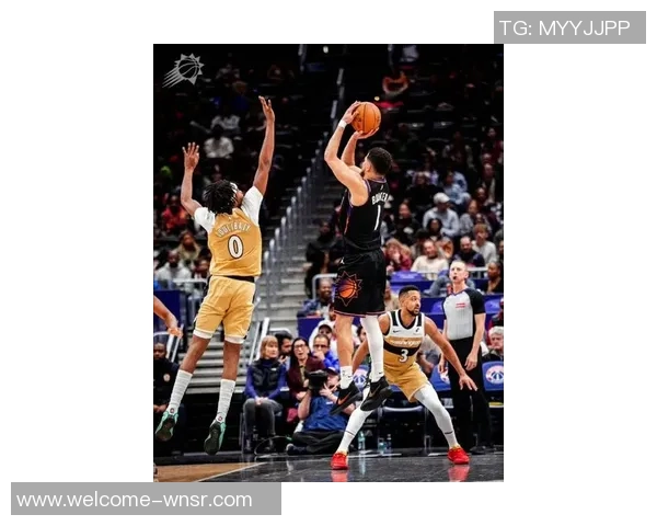 布克半场表现平平仅得8分2板5助球队状态堪忧需加强进攻效率